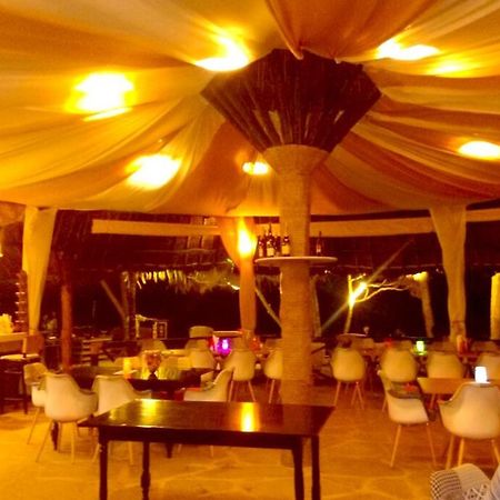 Bahari Dhow Beach Villas Playa de Diani Exterior foto