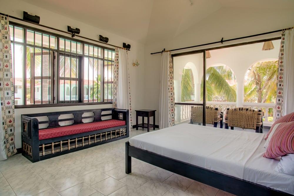 Bahari Dhow Beach Villas Playa de Diani Exterior foto