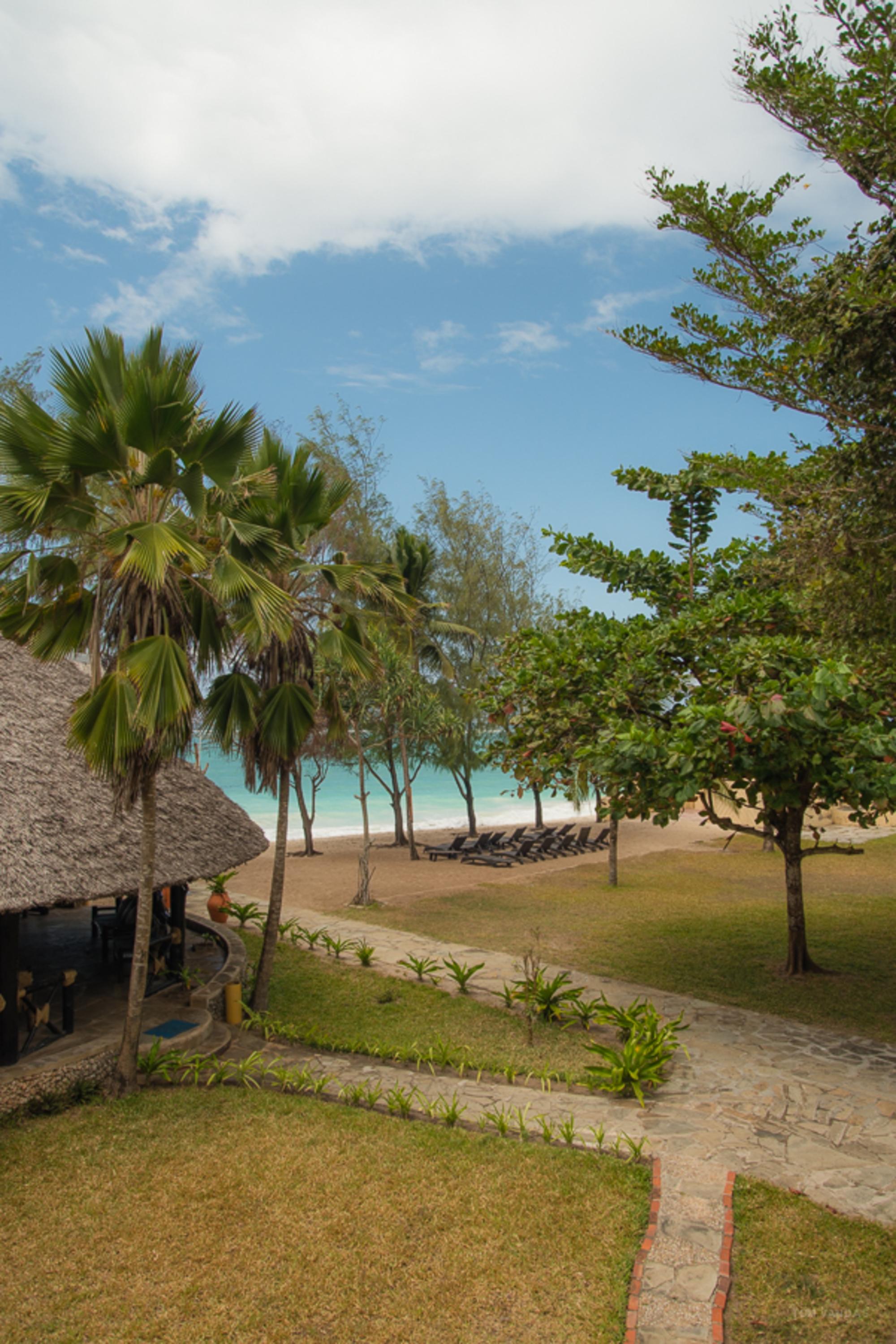 Bahari Dhow Beach Villas Playa de Diani Exterior foto
