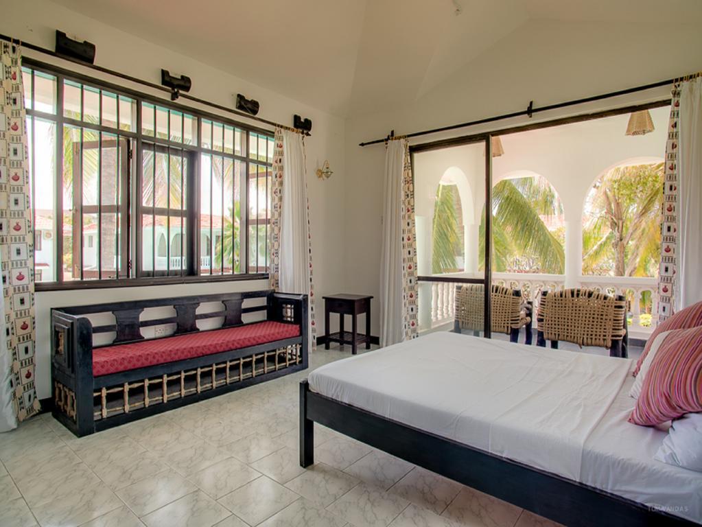 Bahari Dhow Beach Villas Playa de Diani Exterior foto