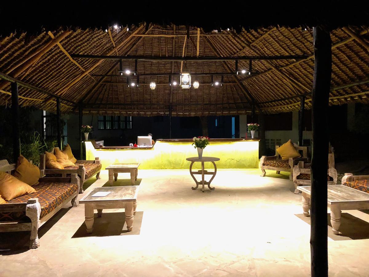 Bahari Dhow Beach Villas Playa de Diani Exterior foto